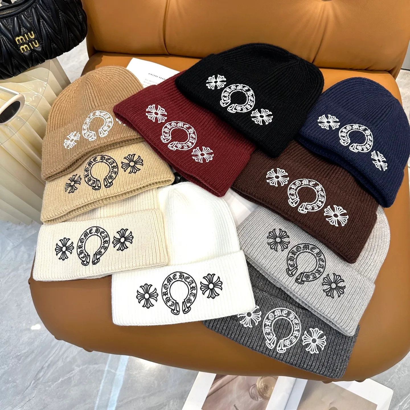 P50 🤍Chrome hearts new autumn and winter cross knitted hat🧶 One of the must-have hats in autumn and winter~ It really looks good on whoever wears it~, it is also a perfect match in black and white and gray in autumn~